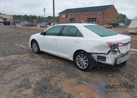 2013 Toyota Camry Xle z USA, uszkodzony, nr VIN 4T4BF1FK3DR283063